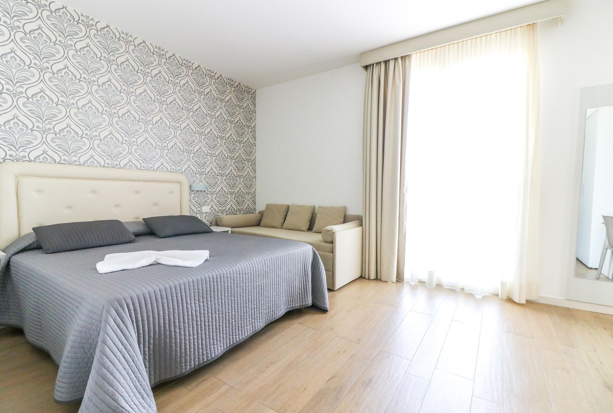 Hotel Jesulum ลิโดดิเยโซโล ภายนอก รูปภาพ