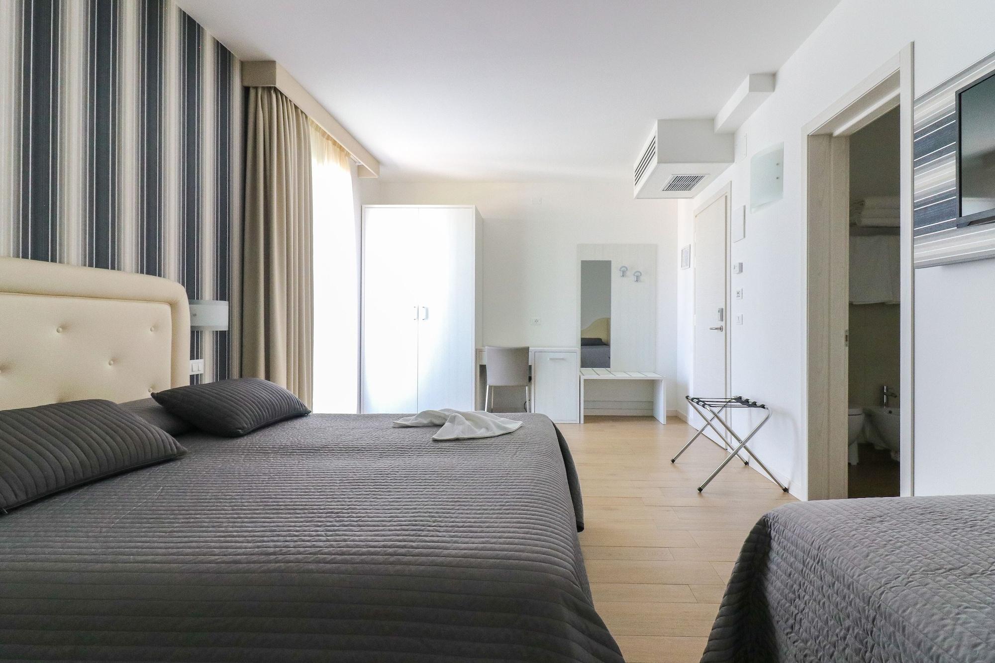 Hotel Jesulum ลิโดดิเยโซโล ภายนอก รูปภาพ