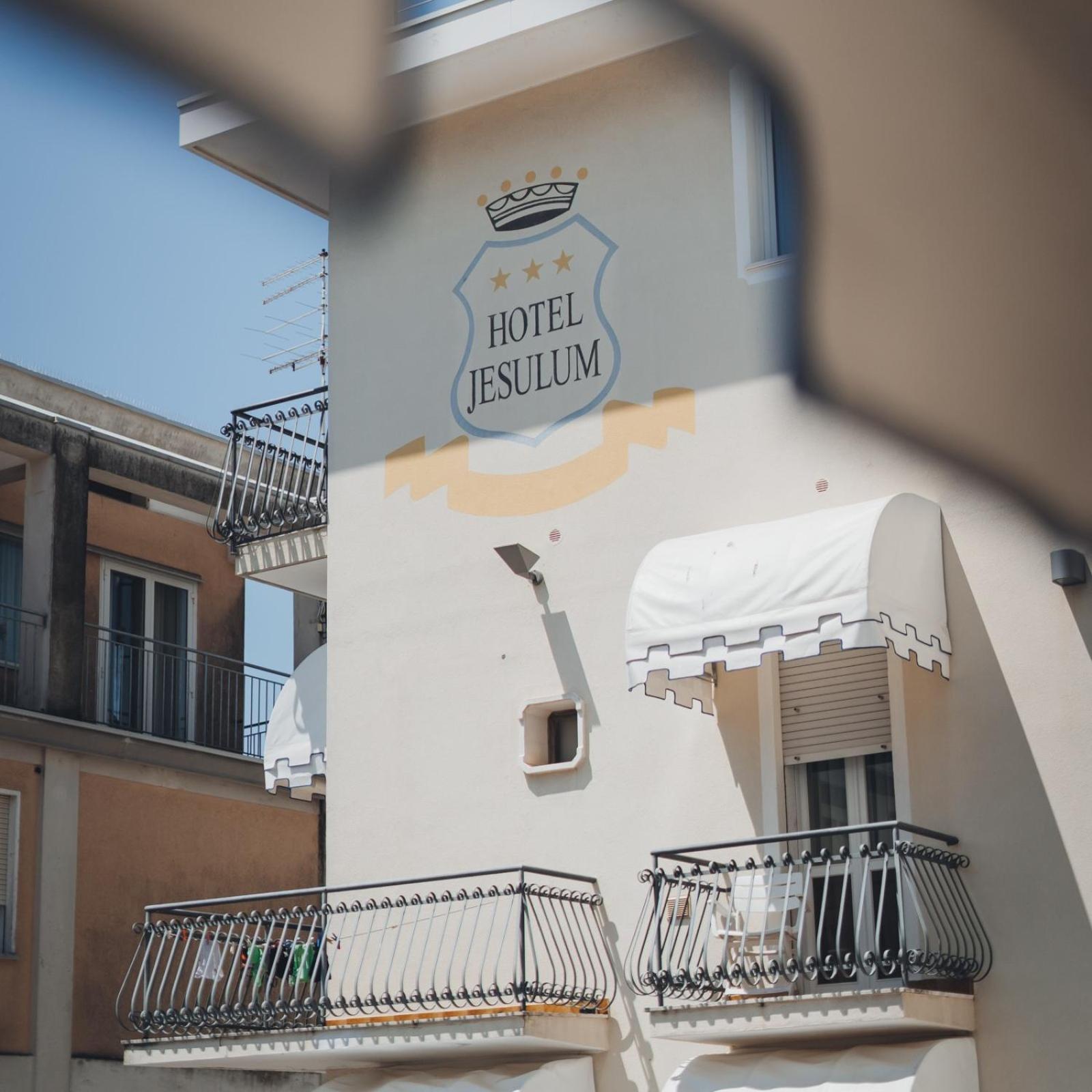 Hotel Jesulum ลิโดดิเยโซโล ภายนอก รูปภาพ
